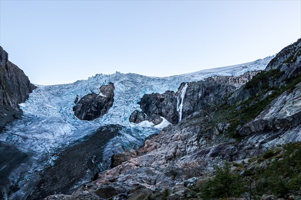 Языки ледников  Nedrebuarbreen и OvreBuarBreen